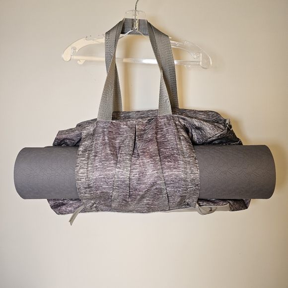 Rare Earth grey with pink interior nylon duffle bag - Picture 3 of 13